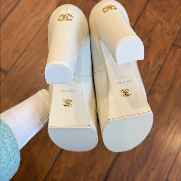 CC Women's Cream and Black Platform Heels - Picture 5 of 9